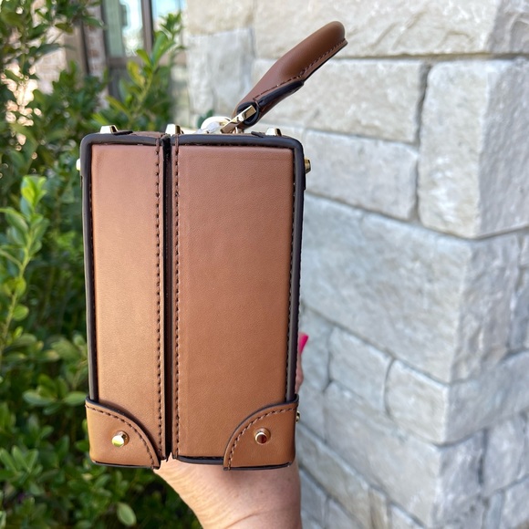 ππBrand New Michael Michael Kors
Island Escape Theodora Md Cross Body Bagππ - Picture 7 of 16